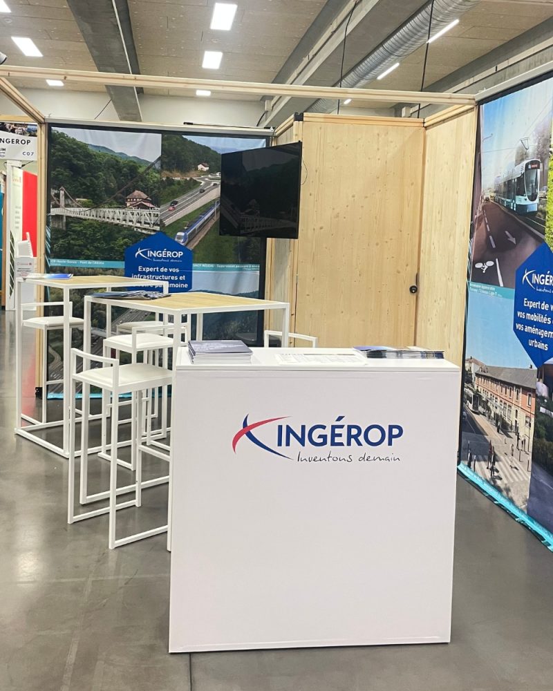image stand avec flocage sur banque d'accueil